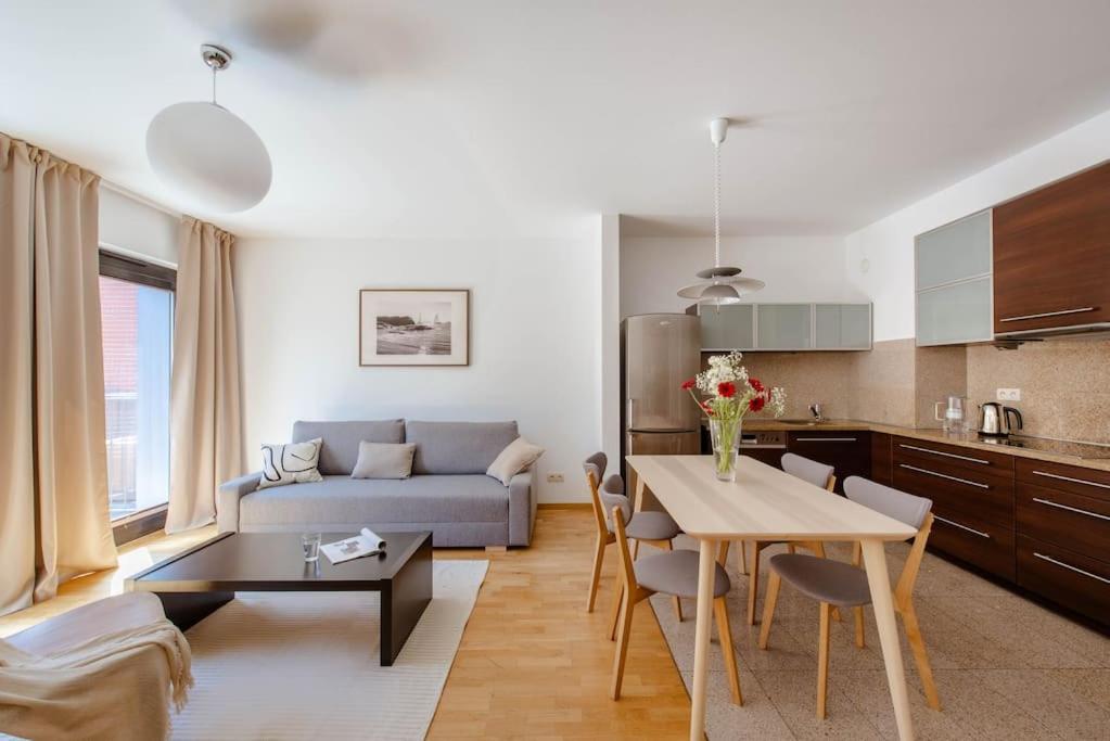 Wygodny Apartament Przy Dworcu Krakow Luaran gambar