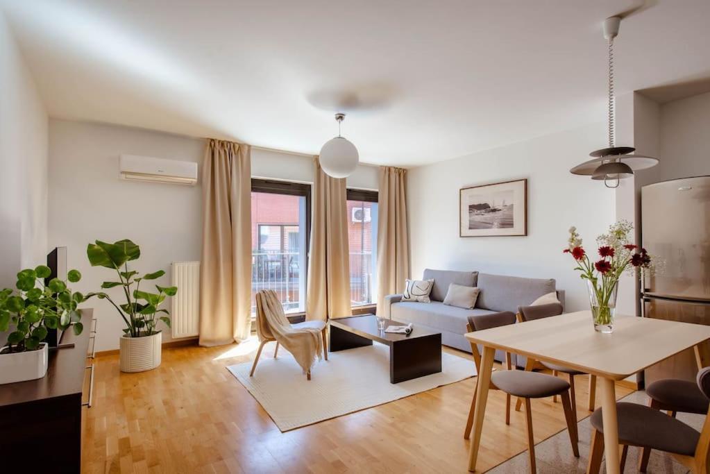 Wygodny Apartament Przy Dworcu Krakow Luaran gambar