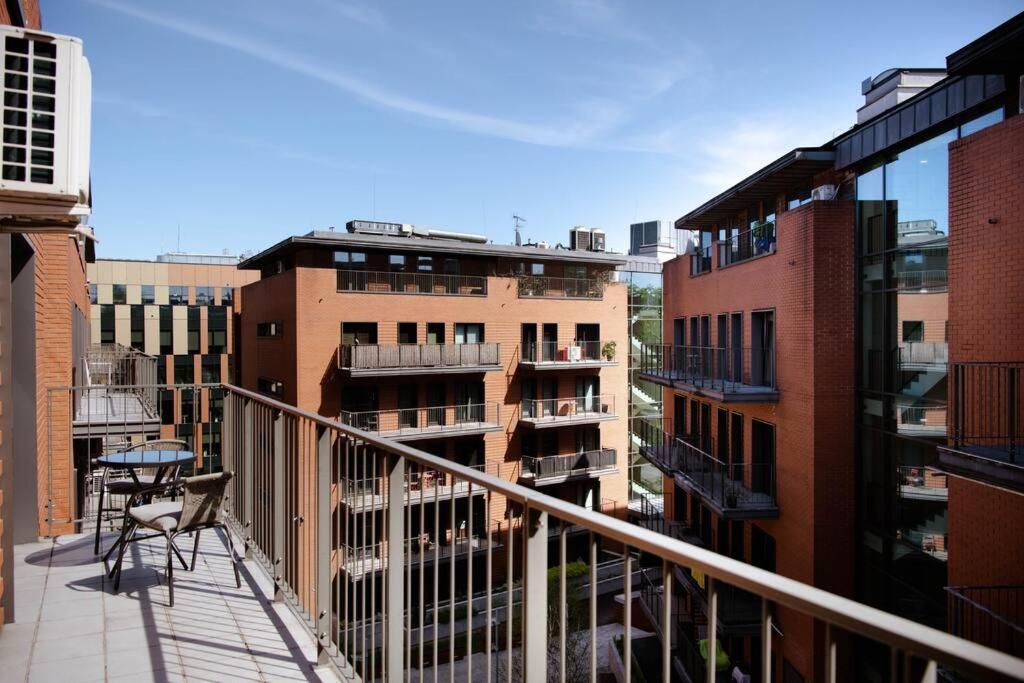 Wygodny Apartament Przy Dworcu Krakow Luaran gambar