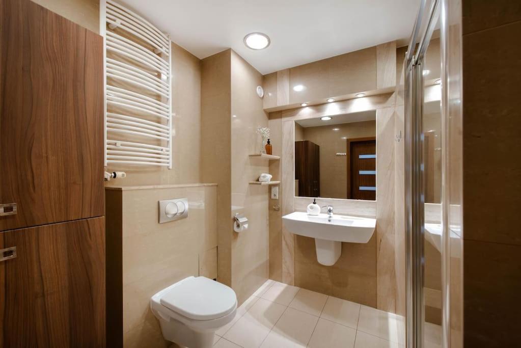 Wygodny Apartament Przy Dworcu Krakow Luaran gambar
