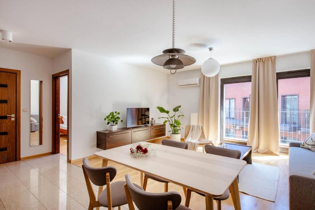 Wygodny Apartament Przy Dworcu Krakow Luaran gambar