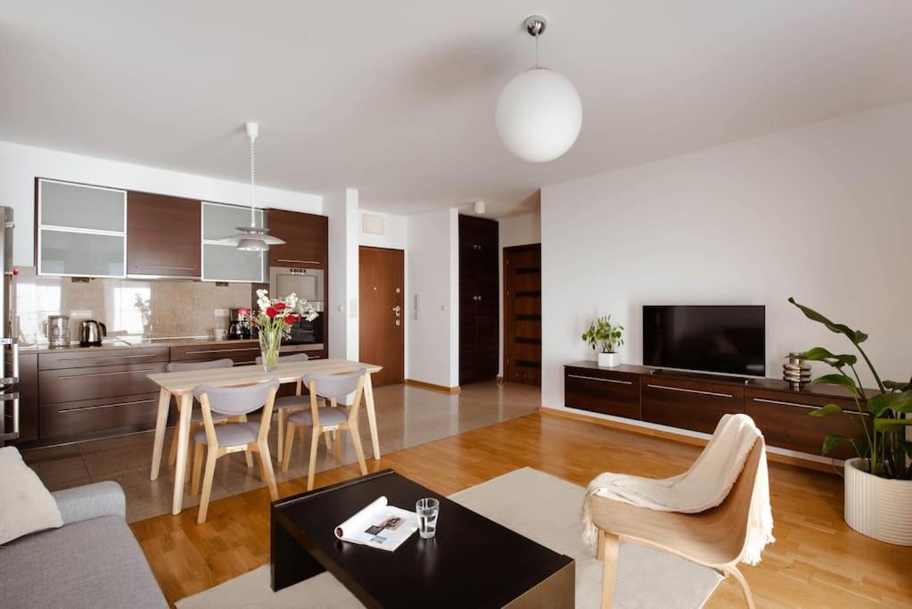 Wygodny Apartament Przy Dworcu Krakow Luaran gambar