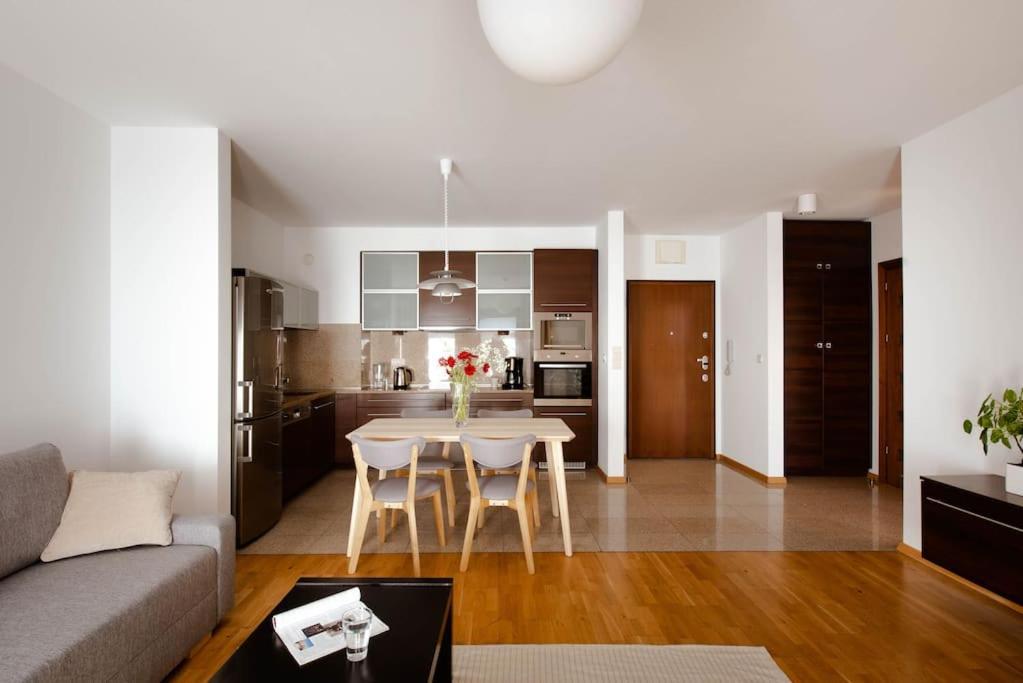 Wygodny Apartament Przy Dworcu Krakow Luaran gambar